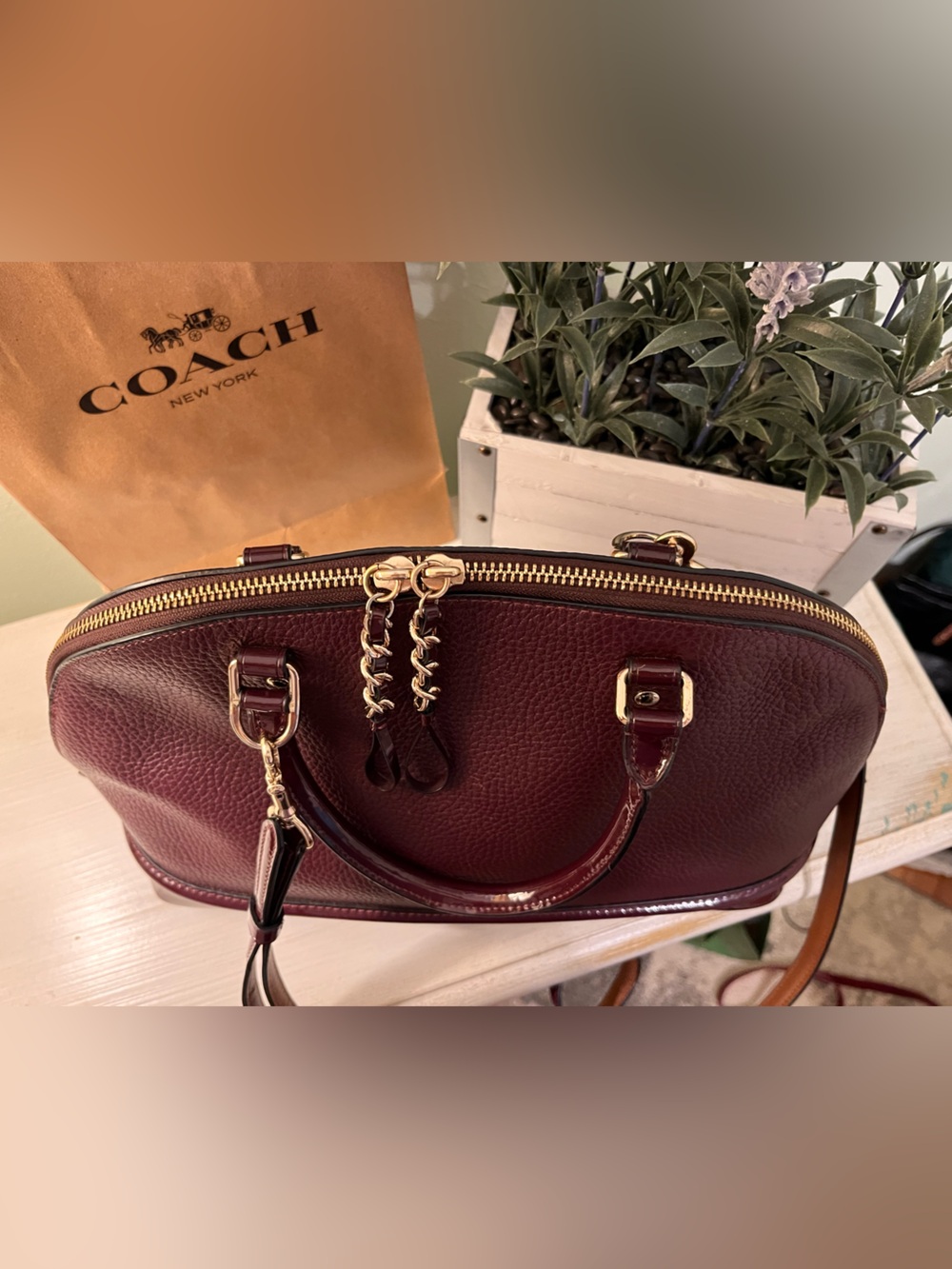 Coach Sierra Satchel Pebbled and Patent Leather in Oxblood Excellent Condition - Picture 4 of 12